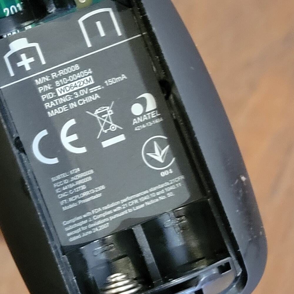 Logitech R400 Remote Wireless Presenter Laser Pointer - Picture 14 of 16